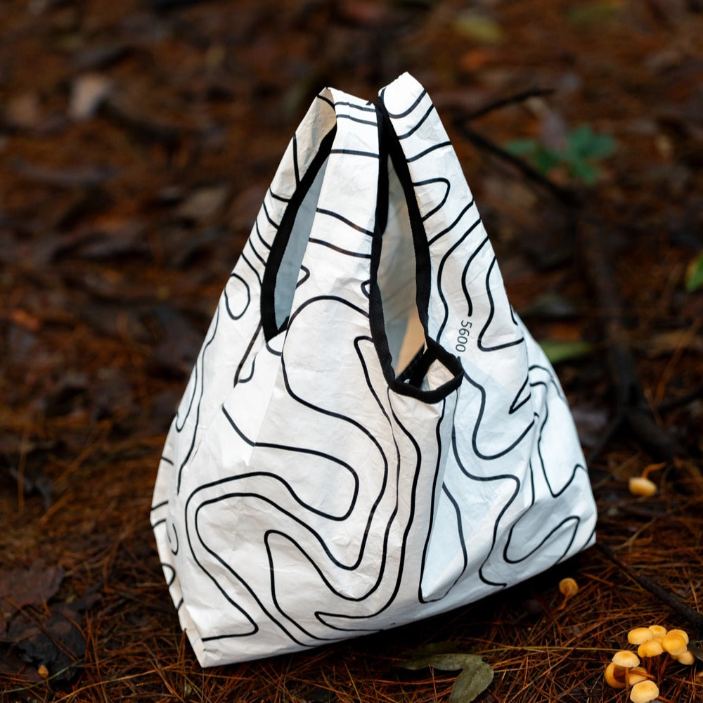 PAPERLITE Drift Tote outdoor lifestyle image